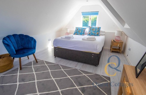 Peasmarsh Apartment | Old Thatch Cottage - Private Heated Pool - Nr Rye