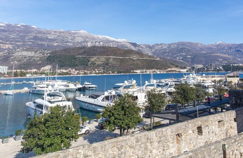 Old Town Apartment | Old town 1-bdrm apt w/balcony + sea view