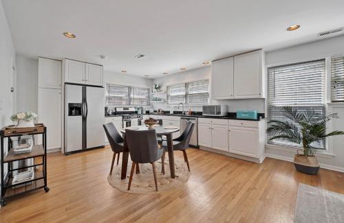 Old Town House | Old Town 3bd 3ba Coach House, Garage Parking Incl