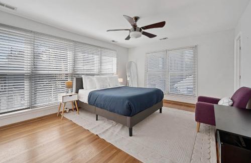 Old Town House | Old Town 3bd 3ba Coach House, Garage Parking Incl