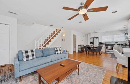 Old Town House | Old Town 3bd 3ba Coach House, Garage Parking Incl