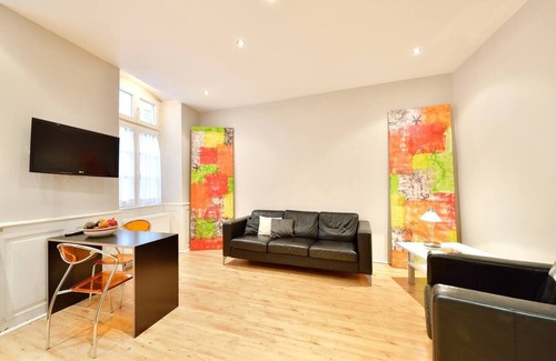 Heidelberg City Centre Apartment | Old Town Apartment "Mezzanine Floor"