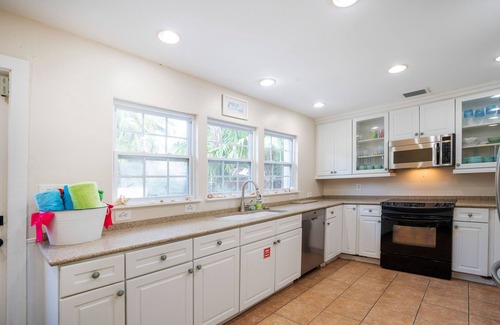 Old Town Cottage | Old Town Elegance with Island Breezes and Poolside Bliss