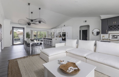 Pointe Scottsdale House | Old Town Fashion(ed)-Pool-Putting Green-BBQ Grill