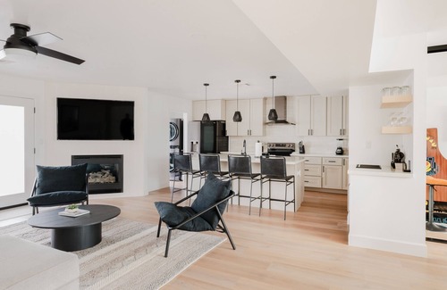 Park Scottsdale One House | Old Town Gem by Porter | Dog-Friendly Home w/Heated Pool and Arcade Games