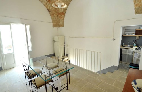 Felline Apartment | Old Town in Felline, sleeps 5, 5 km from the beach, wifi
