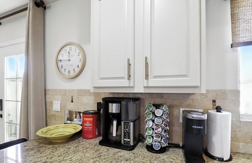 Security Acres House | Old Town, Pool, Private Patio, Golf, Traveling Professionals