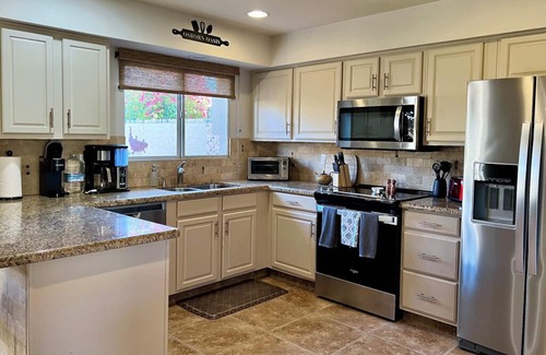 Security Acres House | Old Town, Pool, Private Patio, Golf, Traveling Professionals