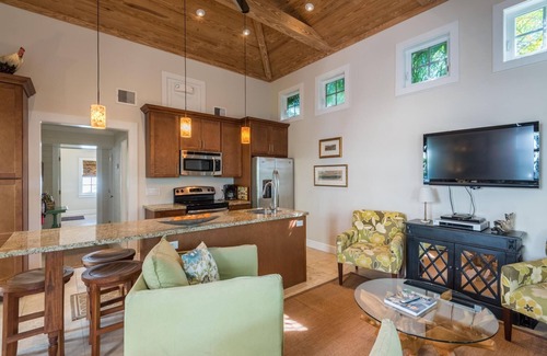 Uptown - Upper Duval House | Old Town Retreat near Upper Duval St