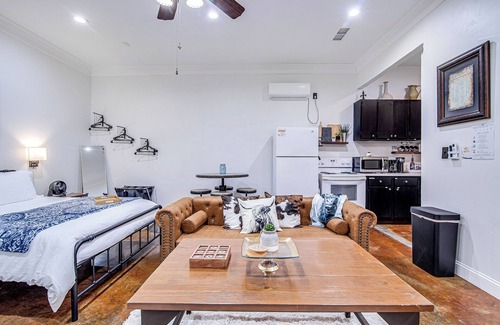 Burleson Apartment | Old Town Rodeo Studio. Free parking. Walk to entertainment and restaurants.