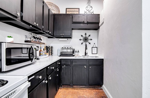 Burleson Apartment | Old Town Rodeo Studio. Free parking. Walk to entertainment and restaurants.