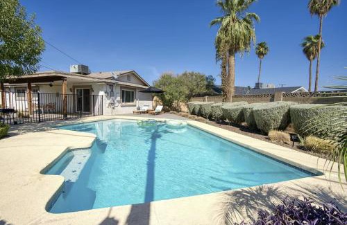 South Scottsdale House | Old Town Scottsdale Home - Pool, Golf, and Fire Pit