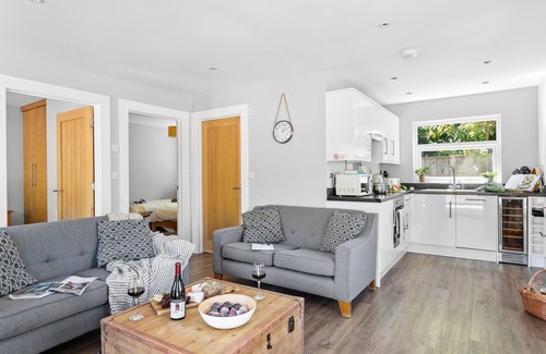 Teignmouth Cottage | Old Walls Vineyard - Classic Lodge no pets