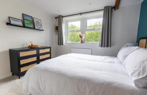 Hepworth House | OLD WEAVERS COTTAGE - Charming Historic Weavers Cottage in Holmfirth, West Yorkshire
