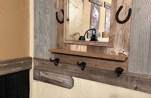 Canton Cottage | Old West Sheriff's Office Frontier Suite