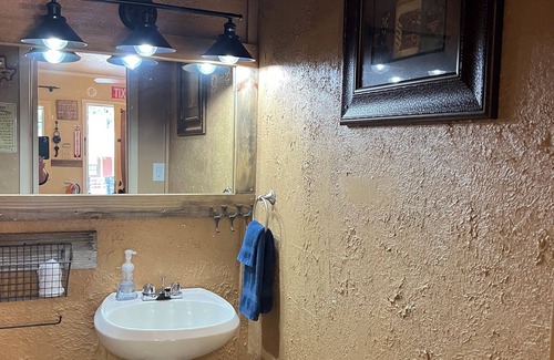 Canton Cottage | Old West Sheriff's Office Frontier Suite