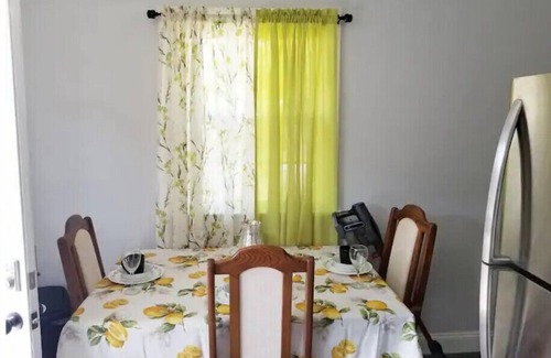 Norfolk House | Older upgraded Cozy Duplex B