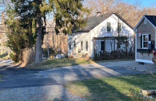 Sandwich House | Oldest Town of Cape Cod In The Historic District