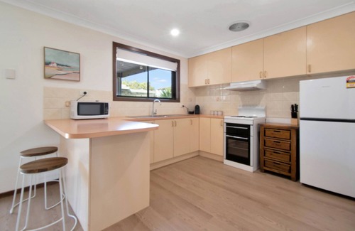 Lake Albert House | Oleander Cottage - Cosy Ambience, Pets Allowed