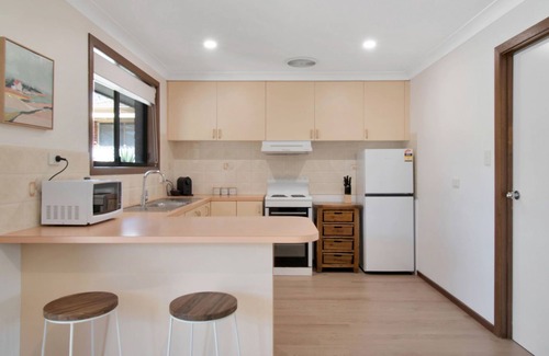 Lake Albert House | Oleander Cottage - Cosy Ambience, Pets Allowed