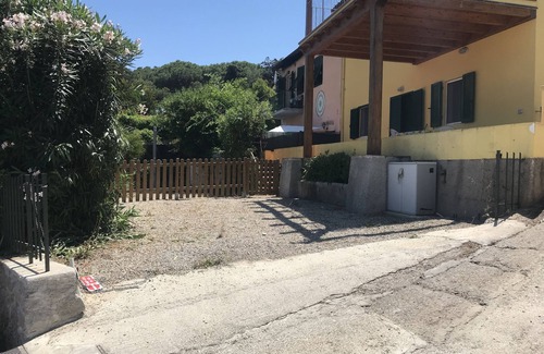 Procchio Apartment | Oleander house
