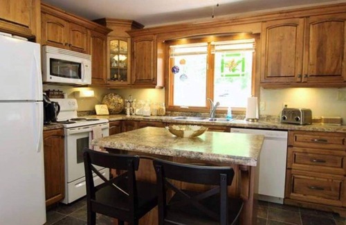Unorganized Centre Parry Sound House | O’Leary’s Lane is Rustic and Cozy 4 season cottage! Fishing year round!