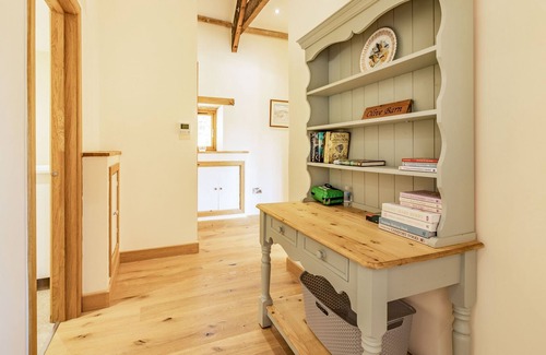 Christchurch Cottage | OLIVE BARN, family friendly, with hot tub in Rackenford