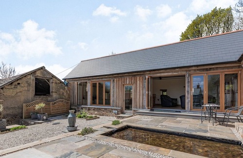 Christchurch Cottage | OLIVE BARN, family friendly, with hot tub in Rackenford
