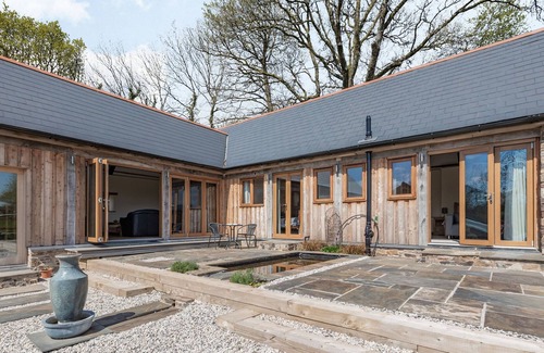 Christchurch Cottage | OLIVE BARN, family friendly, with hot tub in Rackenford