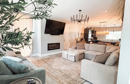 McMinnville House | Olive Branch Villa by the river