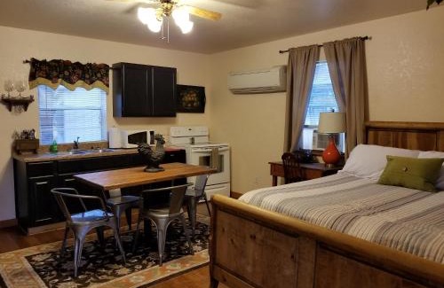 Fredericksburg Cabin | Olive Cabin