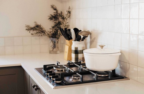 Dubbo House | Olive Cottage - CBD Location, Pet friendly