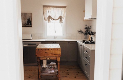 Dubbo House | Olive Cottage - CBD Location, Pet friendly
