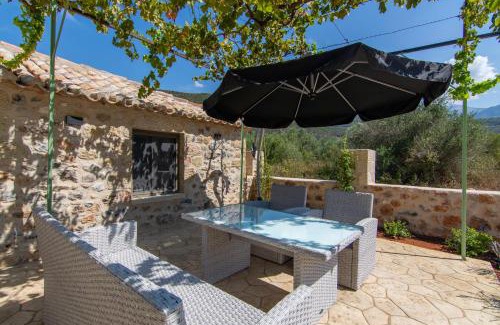 Kardamyli House | olive grove by the sea 30m from the beach