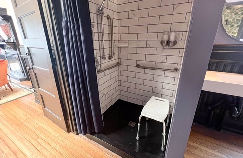 Downtown - Waterfront House | Oliver Inn | Suite 12 | The Grand Chamber