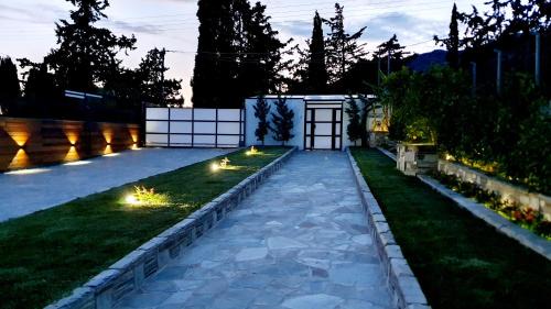 Anavyssos Villa | Olivujoj Villajoj - Deluxe Villa with Detached Pool House