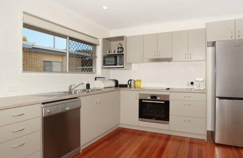 Alexandra Headland House | Oloway 40 - Two Bedroom Budget Home, Pet Friendly on Request*