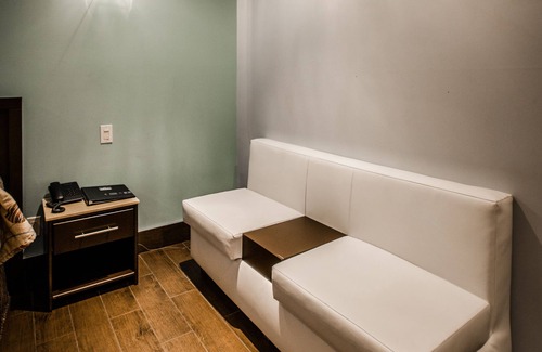 Laval Hotel | Olux Hotel Motel & Suites