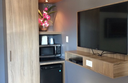 Laval Hotel | Olux Hotel Motel & Suites