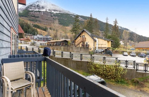 Alyeska Apartment | Olympic Loop 405S