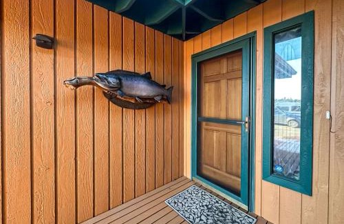 Sequim House | Olympic Oasis Tranquil Retreat Near Dungeness Wildlife Refuge Hot Tub