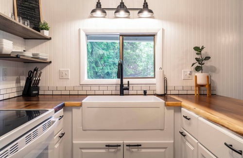 Brinnon Cabin | Olympic Wanderer Creekside Hot-tub Olympic Peninsula Nature Retreat