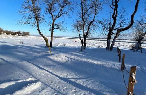 Saint-Jean-de-l'lle-d'Orleans Ski Chalet | Om chalet 1 avec spa face au fleuve