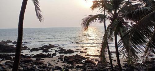 Arambol House | Om Ganesh Guest House Cliffside