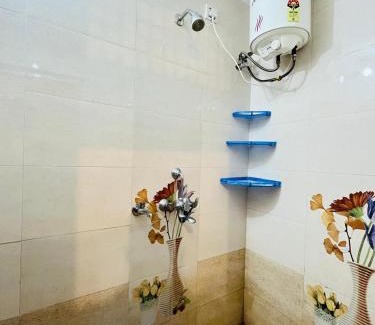 Faizabad House | Om Home Stay 3Bhk Near Ram Mandir