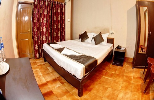 Khanapara Hotel | Om Shree Cottage