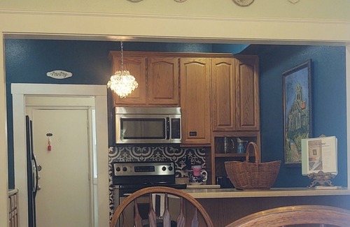 Original Town North House | Oma's House on Orange (Pet Friendly)