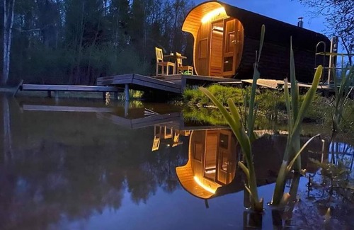 Viljandi County Apartment | Oma tiigi ja saunaga suvemajake Soomaa serval