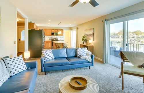 Papillion House | Omaha Area Vacation Rental Home w/ Private Beach