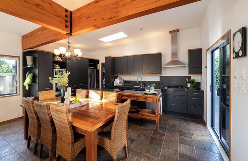 Omaha House | Omaha Beach House - Omaha Holiday Home